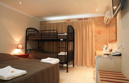 Emerald Central Palms Motel - Accommodation Gold Coast 0