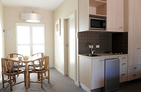 The Haus Studio Apartments - Accommodation Gold Coast 7