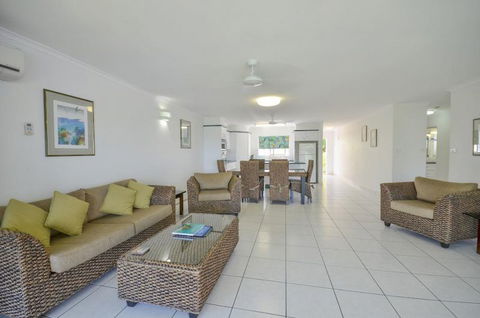 Roydon Beachfront Holiday Apartments - Accommodation Gold Coast 8