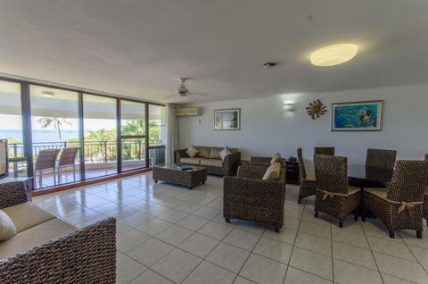 Roydon Beachfront Holiday Apartments - Accommodation Gold Coast 9