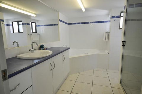 Roydon Beachfront Holiday Apartments - Accommodation Gold Coast 11