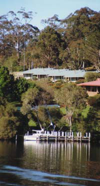 Gipsy Point Luxury Lakeside Apartments - Accommodation Gold Coast 0