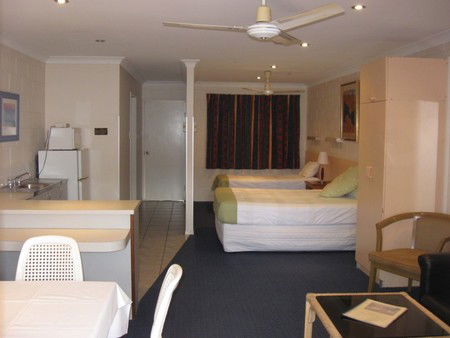 Monte Carlo Motor Inn - Gold Coast 4U 2