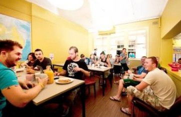 Maze Backpackers And Cb Hotel - Accommodation Gold Coast 2