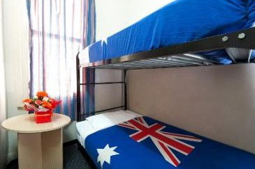 Maze Backpackers And Cb Hotel - Accommodation Gold Coast 3