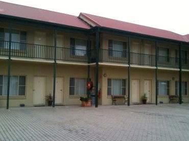 Golden Guitar Motor Inn - Accommodation Gold Coast 1