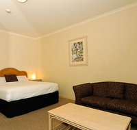 Quality Hotel Tiffins on the Park - Accommodation Gold Coast