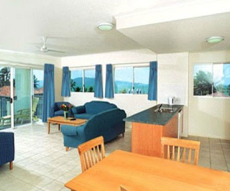 Ocean Breeze By The Strand - Accommodation Gold Coast 1
