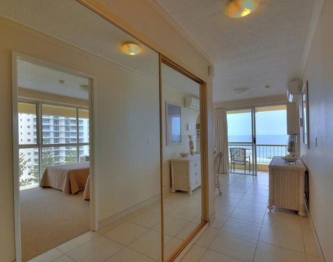 Surfers Beachside Holiday Apartments - Accommodation Gold Coast 4
