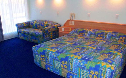 Runaway Bay Motor Inn - Gold Coast 4U 2