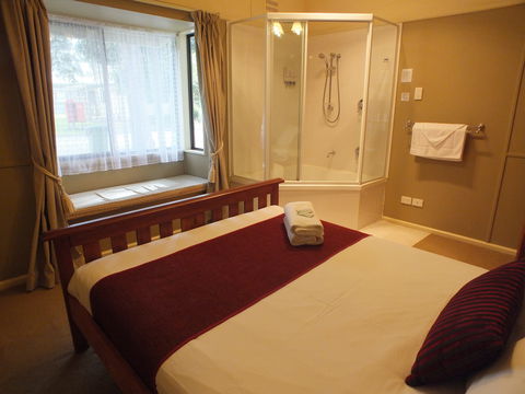 Lake Hume Resort - Gold Coast 4U 6