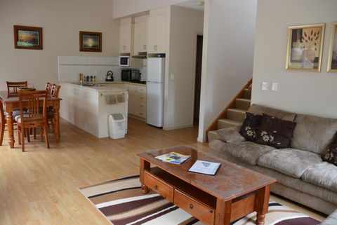 Wattle Point Waterfront Retreat - Accommodation Gold Coast 4