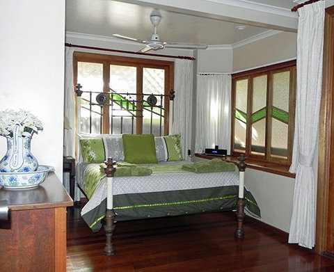 Airlie Waterfront Bed And Breakfast - Accommodation Gold Coast 2