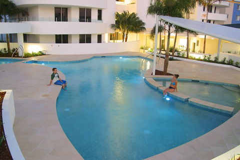 Waves Maroochy River - Accommodation Gold Coast 1