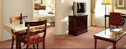 Canterbury International Hotel - Accommodation Gold Coast 1