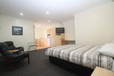 Lakeview Motor Inn - Gold Coast 4U 1
