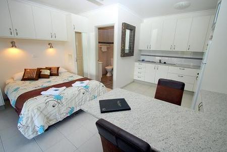 Coral Point Lodge - Accommodation Gold Coast 0