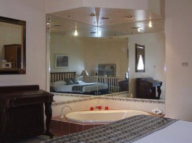 Monte Pio Motor Inn - Accommodation Gold Coast 2
