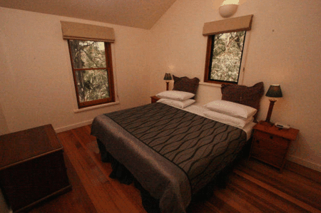 King Parrot Holiday Cottages - Accommodation Gold Coast 3