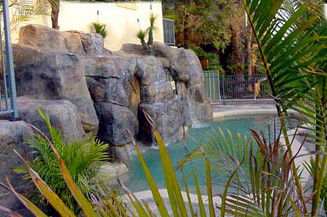 Crusoes Holiday Apartments - Accommodation Gold Coast 0