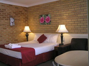 Blue Violet Motor Inn - Accommodation Gold Coast 0