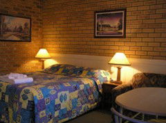 Blue Violet Motor Inn - Accommodation Gold Coast 2