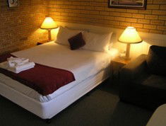 Blue Violet Motor Inn - Accommodation Gold Coast 3