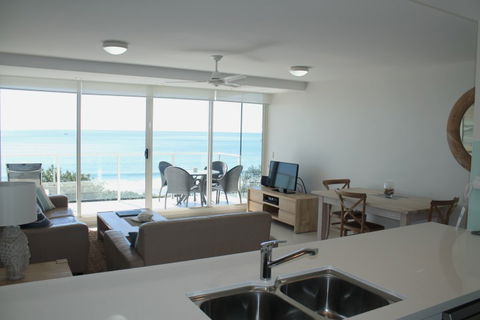 84 The Spit - Accommodation Gold Coast 2