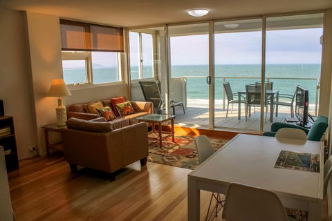 84 The Spit - Accommodation Gold Coast 3