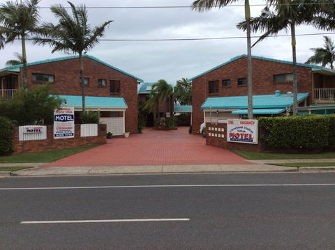 Cleveland Visitor Villas Motel & Shailer Park Garden Villas - Accommodation Gold Coast 2
