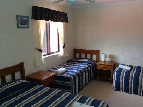 Cleveland Visitor Villas Motel & Shailer Park Garden Villas - Accommodation Gold Coast 3