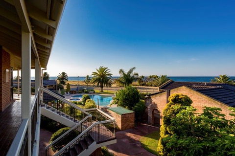 Busselton Beach Resort - Accommodation Gold Coast 3