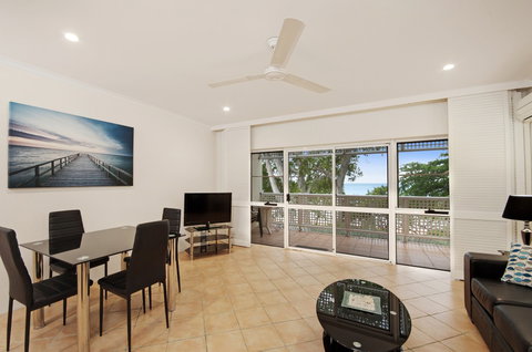 Marlin Waters Beachfront Apartments - Accommodation Gold Coast 2