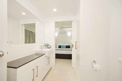 Marlin Waters Beachfront Apartments - Accommodation Gold Coast 6