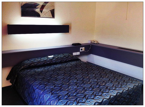 Emerald Meteor Motel - Gold Coast 4U 0
