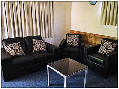 Emerald Meteor Motel - Gold Coast 4U 1