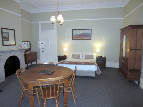 Moore Park Inn - Accommodation Gold Coast 1