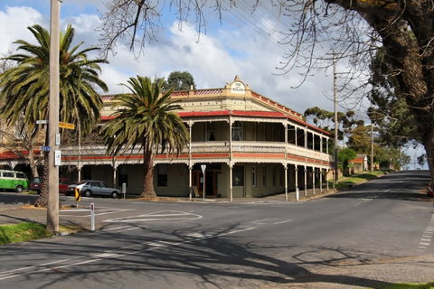 The Midland Hotel, Castlemaine - Accommodation Gold Coast 0