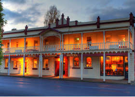 Royal George Hotel - Accommodation Gold Coast 0