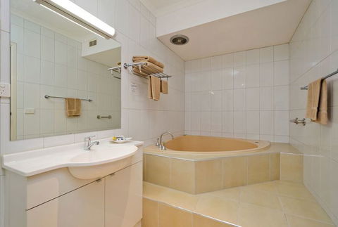 Comfort Inn & Suites - Accommodation Gold Coast 3