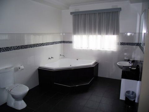 503 On Princes Drive Motel - Accommodation Gold Coast 2