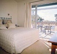 Tinnies At Back Creek Vineyard - Gold Coast 4U