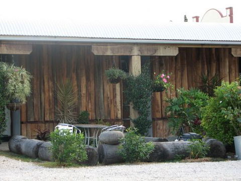 Eidsvold On The Corner - Motel  - Gold Coast 4U 0