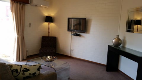 Cousins Motor Inn - Accommodation Gold Coast 15