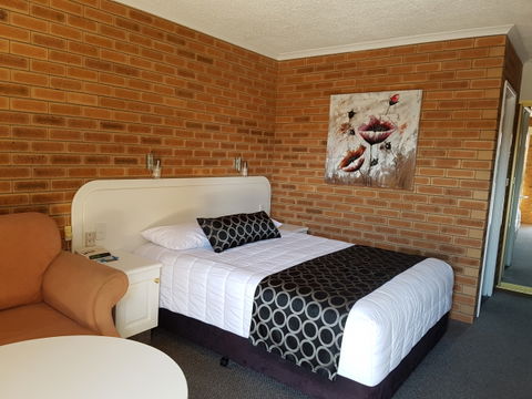 Cousins Motor Inn - Accommodation Gold Coast 7