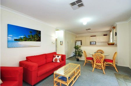 Beaches Serviced Apartments - Accommodation Gold Coast 0
