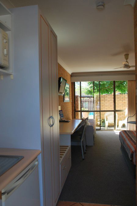 Port O'Call Motel - Accommodation Gold Coast 2