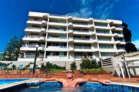 SURFERS CHALET HOLIDAY APARTMENTS - Accommodation Gold Coast 0