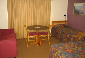 Highlands Motor Inn - Accommodation Gold Coast 2