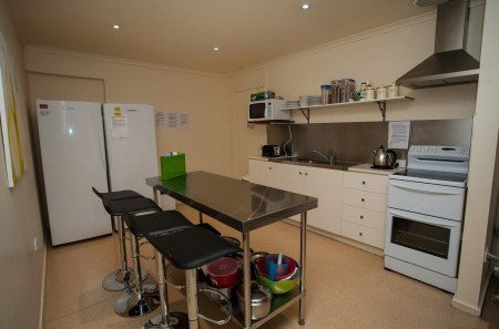 Millies Guesthouse & Serviced Apartments - Accommodation Gold Coast 3
